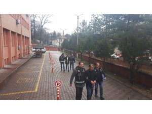 Kamu kurumlarını dolandırdıkları iddia edilen 2 kişi serbest bırakıldı