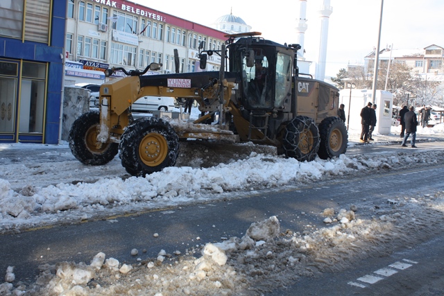 Yunak Belediyesi karla mücadele