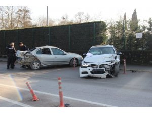 Kocaeli’de otomobiller çarpıştı: 6 yaralı