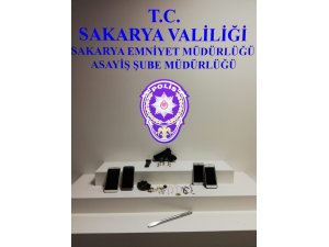 Balkondan girerek evleri soyan 2 hırsız yakalandı