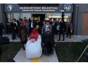 Engelli çiftlerin gelinlik damatlık hayali gerçek oldu