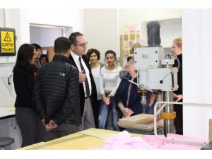 ESTÜ Rektörü Prof. Dr. Tuncay Döğeroğlu öğrencilerle buluştu