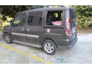 Antalya’da park halindeki 9 araca zarar verdiler