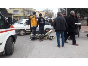 Otomobil ile hafif ticari araç çarpıştı