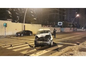 AK Parti Genel Merkezi önünde feci kaza:  5 yaralı