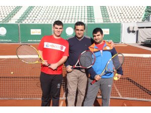 Mersin’de özel sporculara tenis etkinliği
