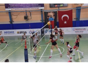 İdman Yurduspor, Kütahya Voleybol Takımını yendi