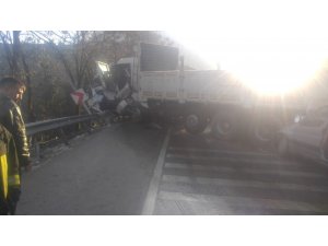Isparta-Antalya karayolunda feci kaza: 2’si ağır 5 yaralı