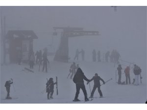 Davraz'da sisli havada kayak keyfi