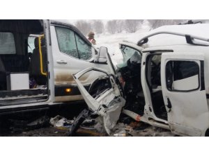Mardin’de trafik kazası: 2 ölü, 16 yaralı