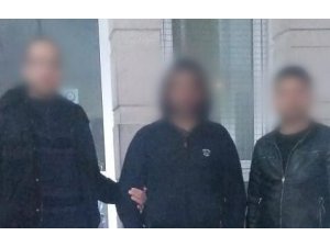 Bot şişirirken yakalanan iki insan taciri tutuklandı