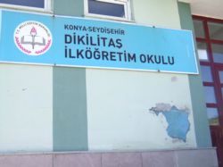 Yeni okulun sıvaları 3 yılda döküldü