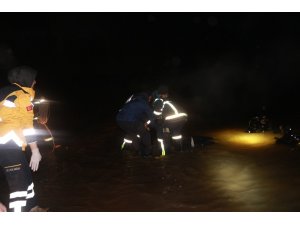 Hafif ticari araç baraj göletine düştü: 1 Ölü 1 yaralı