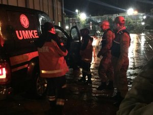 Donma tehlikesi geçiren dağcıları jandarma kurtardı