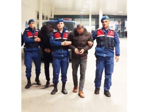 Cezaevi hükümlüsüne esrar satarken yakalandı