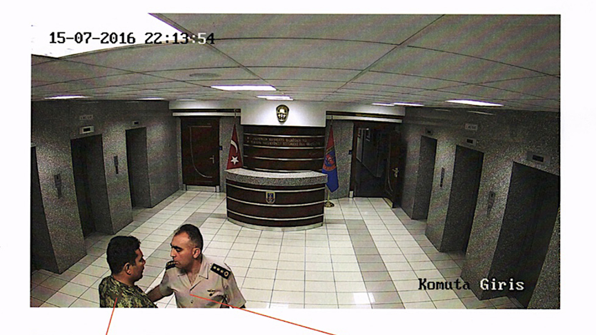 Görüntüler, ateş etmediğini söyleyen yarbayı yalanladı