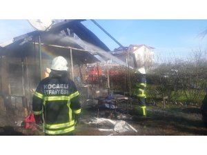 Çiftlik evi yanak küle döndü