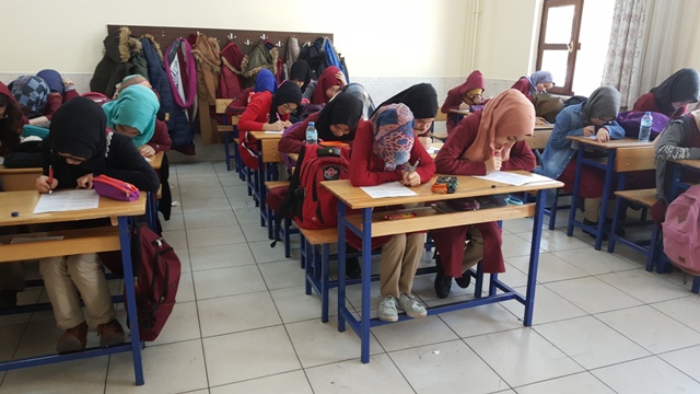 Nimetullah’ta öğretmensiz sınav başladı