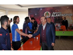 Bakan Çavuşoğlu’ndan Alanyaspor’a ziyaret