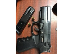 Üzerinde ruhsatsız silah ele geçirilen şahsa gözaltı