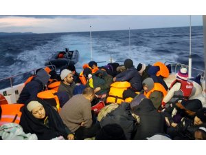 Sürüklenen bottaki 47 düzensiz göçmen kurtarıldı