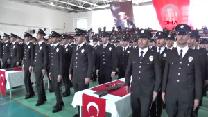 Polis Okulu Öğrencisi, Mezuniyet Töreninde Evlenme Teklifi Etti