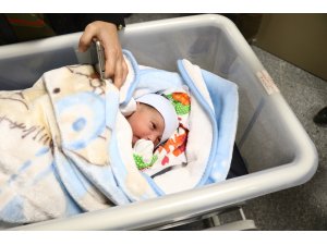 Yeni yılın ilk bebekleri dünyaya geldi