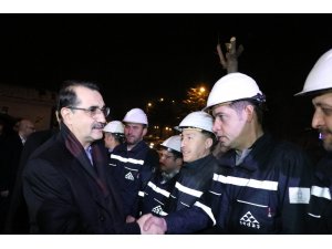 Dönmez yeni yıla elektrik ve doğalgaz çalışanlarıyla girdi