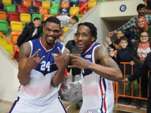 Amerikalılardan galibiyet pozu