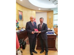 "Devlet Bahçeli, bizlerin öğretmenidir"