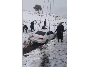 Siverek’te yollar buz pistine döndü