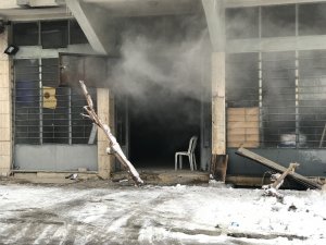 Mum imalatı yapan iş yerinde yangın