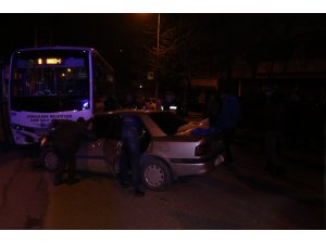 Otomobil halk otobüsüne çarptı: 1 yaralı