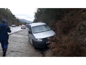 Antalya’da trafik kazası: 3 yaralı