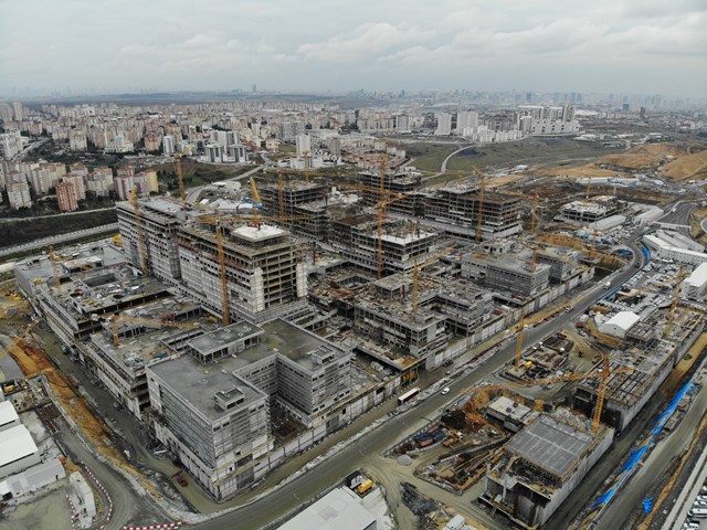 Başakşehir Şehir Hastanesi'ndeki son durum havadan görüntülendi
