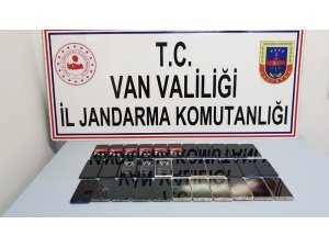 Van’da 33 adet kaçak cep telefonu ele geçirildi