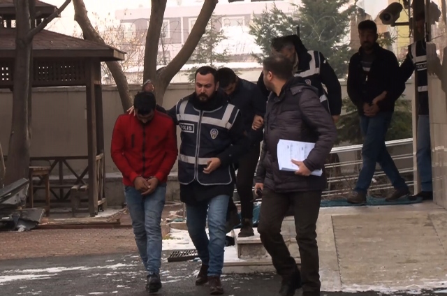 Bağ evi hırsızları yakalandı