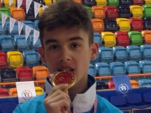 Liseli tekvandocuların başarısı