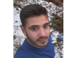 Askere gidecekti, motosikletle kamyonete çarparak öldü