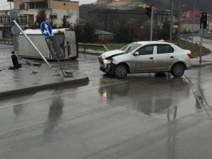 Arnavutköy’de kaza yapan minibüs yan yattı