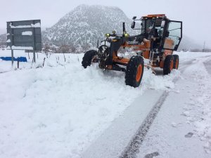 Derebucak'ta kar kalınlığı 15 cm'yi geçti