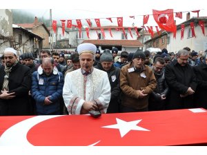 Trafik kazasında hayatını kaybeden polis memuru toprağa veridi