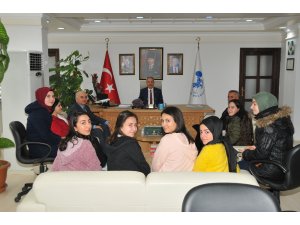 Başkan Akkaya, Avrupa’ya staja gidecek öğrencileri kabul etti