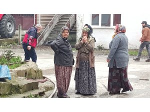 Yangında kışlık yakacakları kül olan yaşlı kadın gözyaşlarına boğuldu