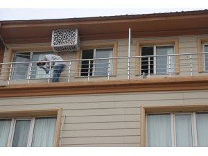 Otel müşterisi kendini 3’üncü kattan attı, o anlar güvenlik kamerasına yansıdı