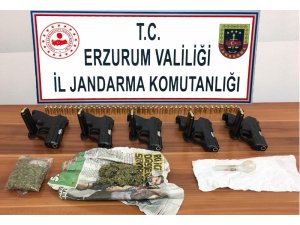 Erzurum’da 5 adet ruhsatsız tabanca ele geçirildi