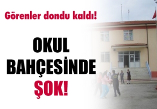 Okul bahçesinde şok manzara
