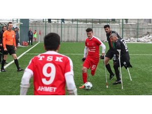 Vali Baruş tribünden destek verdi