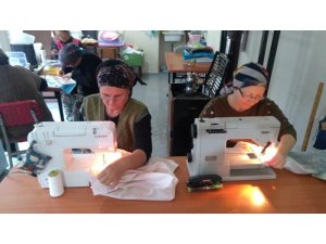 Poşet paralı olunca, köylü kadınlar bez çanta üretmeye başladı