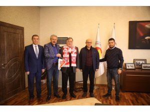 Nevşehir Belediyespor yöneticileri, NTSO Başkanı Parmaksız’ı ziyaret etti